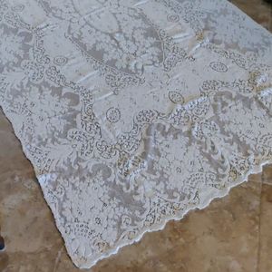 Authentic Quaker lace VTG collectible tablecover